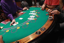 Antarmuka aplikasi play303 menampilkan menu sportsbook dan live dealer